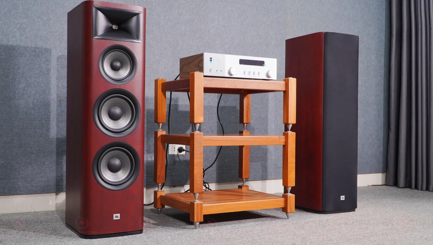 Loa JBL Studio 698