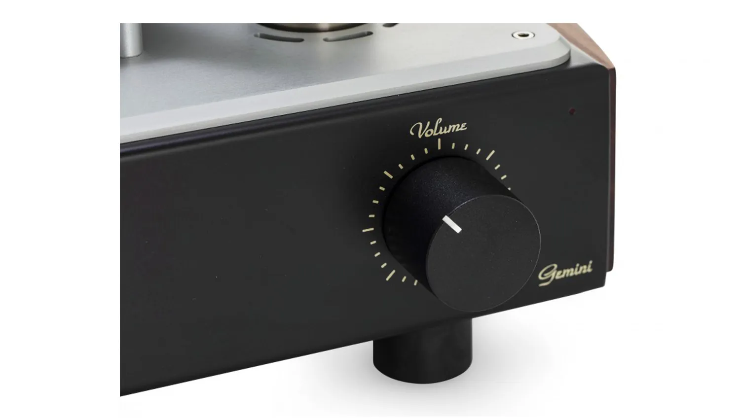 logo và núm điều khiển Amply Mastersound Gemini