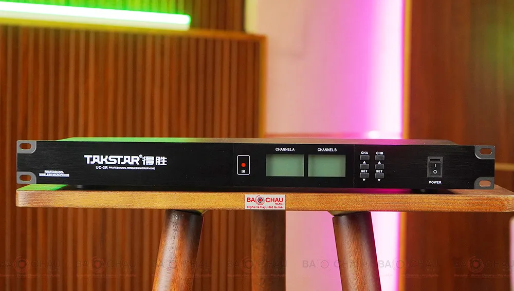 Đầu thu micro không dây 2 kênh Takstar UC-2R