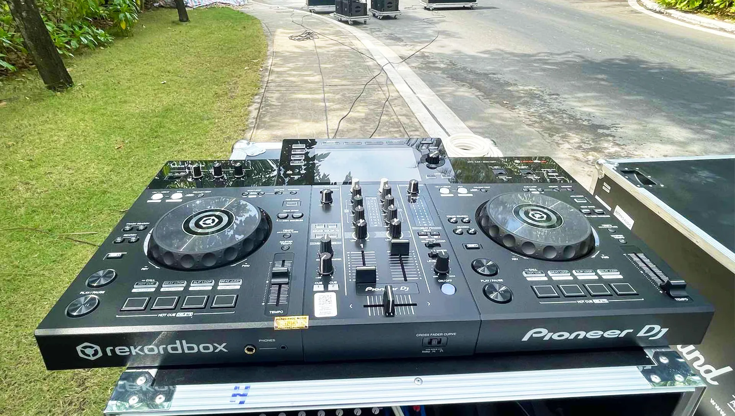 B&agrave;n DJ Pioneer XDJ-RR