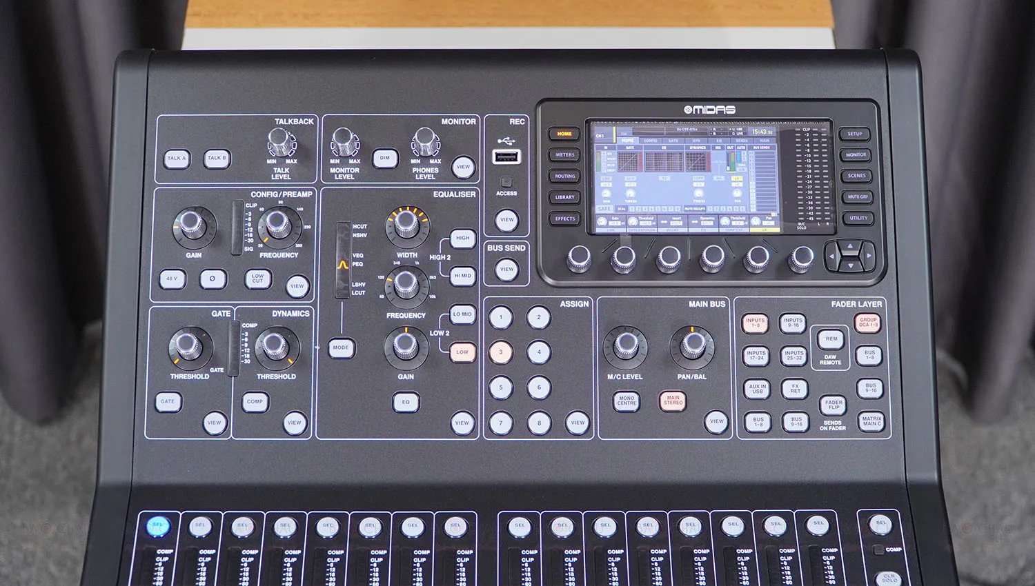 B&agrave;n Mixer Midas M32R Live (Mixer Digital, 40 K&ecirc;nh, 25 Bus)