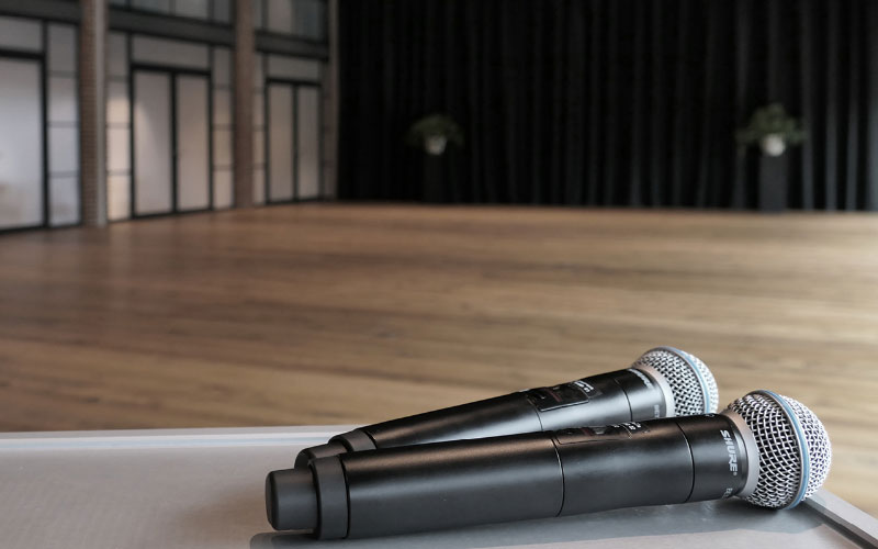 Bộ ph&aacute;t cầm tay với đầu micro Shure ULXD2/B58