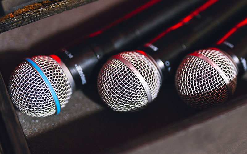 Bộ ph&aacute;t cầm tay với đầu micro Shure ULXD2/B58