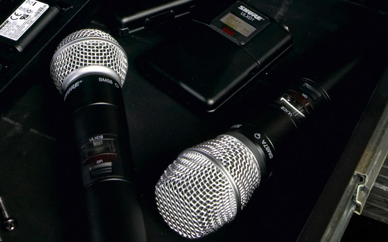 Bộ ph&aacute;t cầm tay với đầu Micro Shure ULXD2/B87A