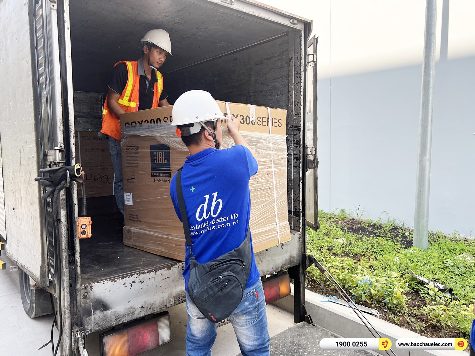 Lắp đặt hệ thống âm thanh Line Array JBL trị giá hơn 1 tỷ cho Tập đoàn giày da tại HCM