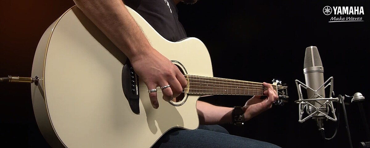 Đ&agrave;n Guitar Acoustic Yamaha APX600 
