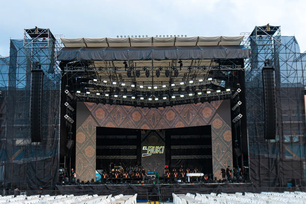 Lắp đặt dàn Line Array dBTechnologies cho sân vận động San Pedro Sula tại Honduras