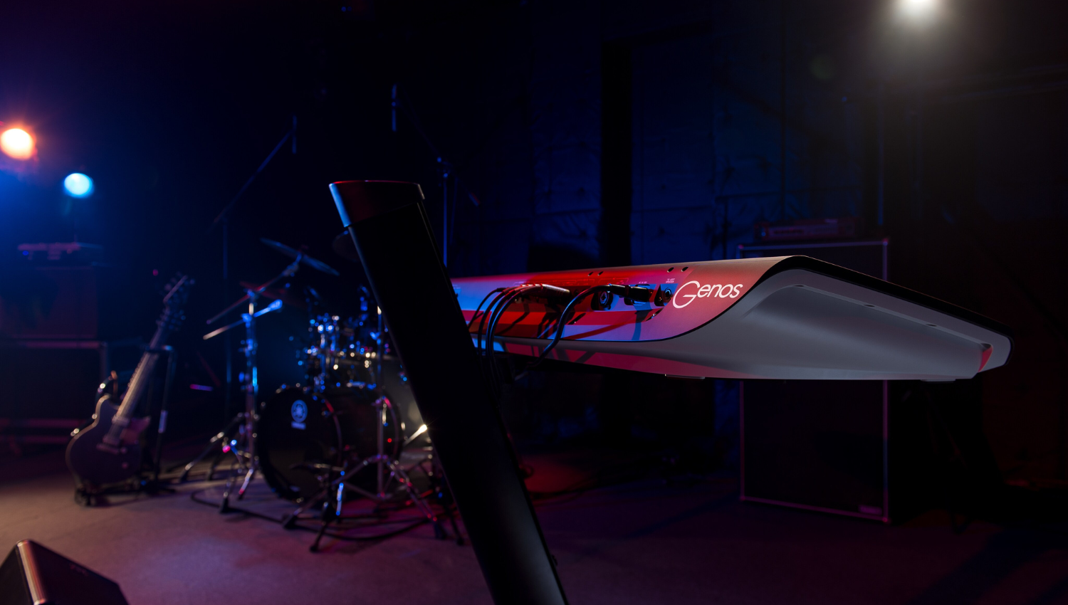 Đ&agrave;n organ Yamaha Genos