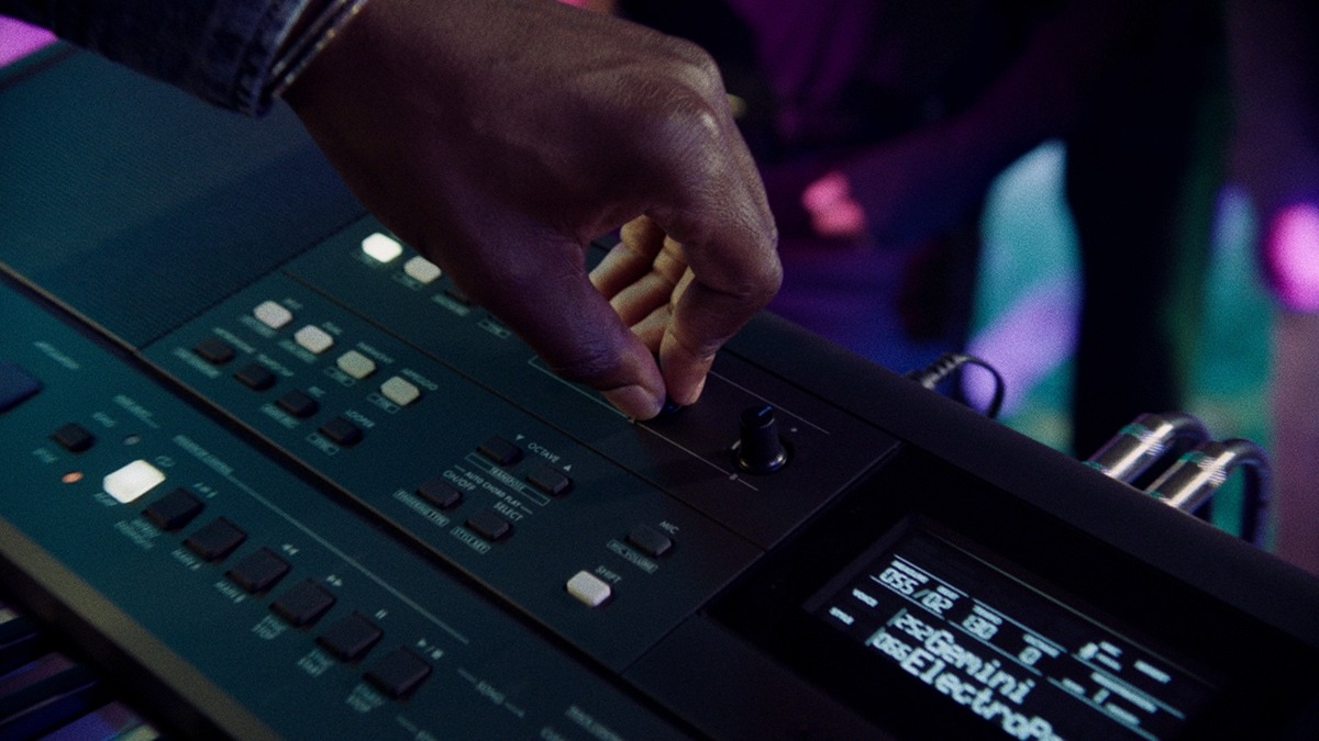 Đàn Organ Yamaha PSR-E483