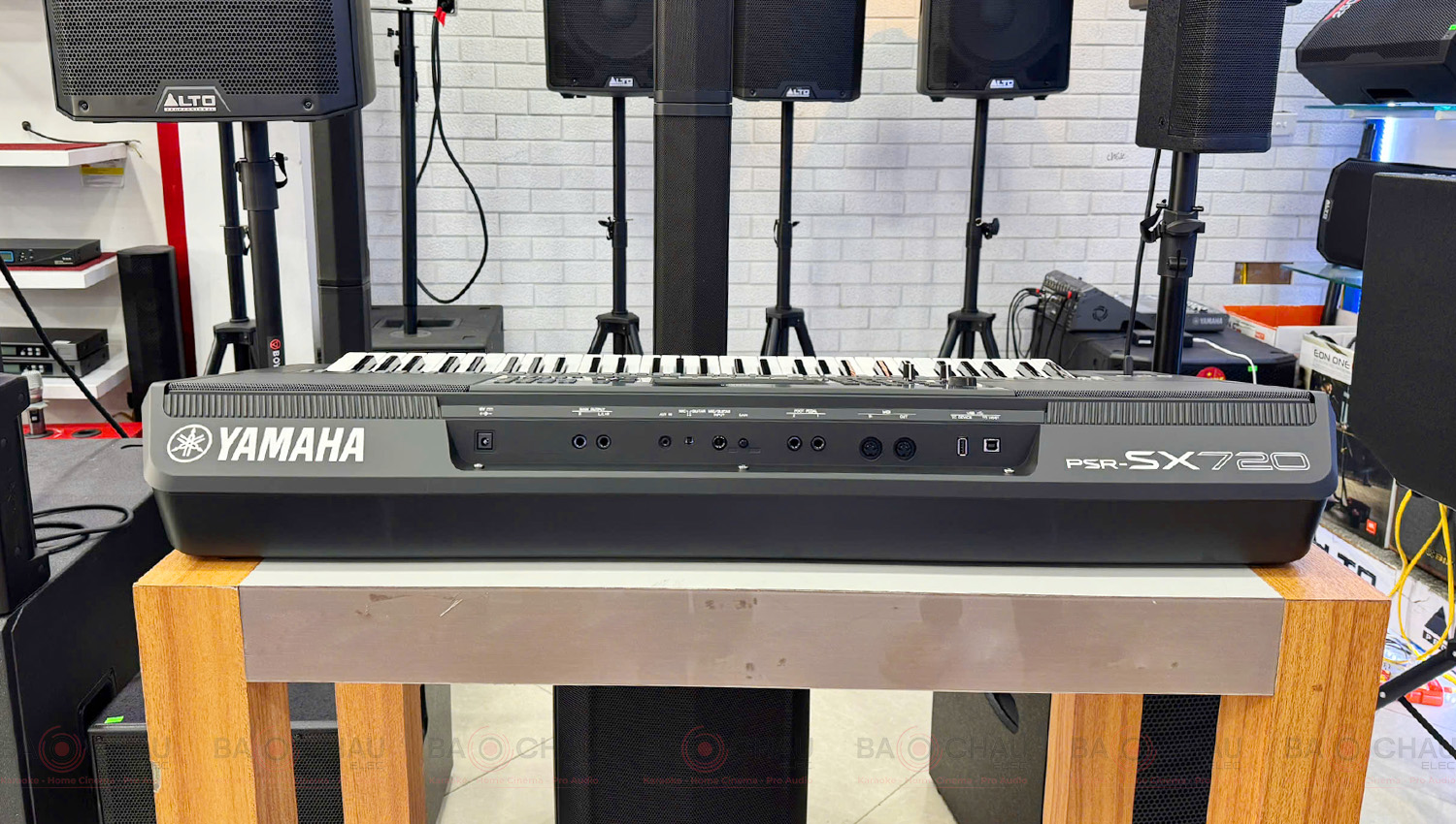 Đ&agrave;n organ Yamaha PSR-SX720