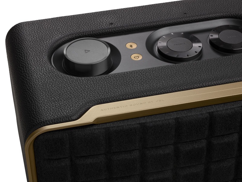  1/7 Loa JBL Authentics 200-5 H&igrave;nh ảnh sản phẩm Th&ocirc;ng số sản phẩm 100% h&agrave;ng ch&iacute;nh h&atilde;ng Đền gấp 3 lần nếu ph&aacute;t hiện h&agrave;ng giả Gi&aacute; lu&ocirc;n rẻ nhất Gọi để c&oacute; gi&aacute; tốt nhất Việt Nam Hệ thống 15 cửa h&agrave;ng lớn nhất Việt Nam Trả g&oacute;p 0% Trả g&oacute;p online từ 0% Đặc điểm nổi bật Loa JBL Authentics 200 nằm trong JBL Authentics Series, đ&aacute;p ứng nhu cầu nghe nhạc chất lượng cao với &acirc;m thanh JBL mạnh mẽ. - Thiết kế mang phong c&aacute;ch retro độc đ&aacute;o của thập ni&ecirc;n 70 - T&iacute;nh năng hỗ trợ giọng n&oacute;i qua Amazon Alexa v&agrave; Google Assistant - 2 củ loa tweeter 1-inch, 01 củ loa woofer 5-inch đ&aacute;p ứng dải rộng v&agrave; 01 m&agrave;ng loa cộng hưởng thụ động (bass radiator) k&iacute;ch cỡ 6-inch để mang lại dải &acirc;m trầm s&acirc;u v&agrave; năng lượng hơn. - Nghe nhạc từ c&aacute;c nền tảng ph&aacute;t nhạc trực tuyến như AirPlay, Alexa Multi-Room Music (MRM), Spotify Connect hay Chromecast - Tự động hiệu chỉnh &acirc;m thanh tối ưu với kh&ocirc;ng gian ph&ograve;ng Loa JBL Authentics 200 l&agrave; mẫu loa bluetooth mới nhất của thương hiệu &acirc;m thanh JBL, nằm trong loa Wi-Fi JBL Authentics Series ho&agrave;n to&agrave;n mới. Thiết kế ho&agrave;i cổ mang phong c&aacute;ch retro đặc biệt, t&iacute;ch hợp nhiều c&ocirc;ng nghệ kỹ thuật mới, đặc biệt l&agrave; t&iacute;nh năng hỗ trợ giọng n&oacute;i (Amazon Alexa v&agrave; Google Assistant) cho hiệu suất sử dụng linh hoạt c&ugrave;ng chất &acirc;m JBL huyền thoại. Đ&aacute;nh gi&aacute; thiết kế Loa JBL Authentics 200 Loa JBL Authentics 200 c&oacute; kiểu d&aacute;ng nhỏ gọn, k&iacute;ch thước (RxCxS) lần lượt l&agrave; 266,3 x 171,7 x 167,4 mm c&ugrave;ng trọng lượng nhẹ chỉ 3.12kg ph&ugrave; hợp bố tr&iacute; nhiều kh&ocirc;ng gian kh&aacute;c nhau m&agrave; kh&ocirc;ng chiếm qu&aacute; nhiều diện t&iacute;ch. Loa JBL Authentics 200 Vẻ ngo&agrave;i của loa đậm chất cổ điển, lấy cảm hứng từ thiết kế retro vớiphong c&aacute;ch thập ni&ecirc;n 70 mang t&iacute;nh biểu tượng của JBL. Chi tiết viền mạ v&agrave;ng sang trọng đồng điệu với logo JBL mạ v&agrave;ng tr&ecirc;n mặt &ecirc;-căng. Lưới tản nhiệt Quadrex, vỏ giống như da t&ugrave;y chỉnh v&agrave; khung nh&ocirc;m cao cấp cho thiết kế chắc chắn v&agrave; vững ch&atilde;i. Kh&ocirc;ng chỉ l&agrave; loa nghe nhạc, JBL Authentics 200 mang n&eacute;t đẹp độc đ&aacute;o ph&ugrave; hợp l&agrave;m m&oacute;n đồ trang tr&iacute; sang trọng trong mọi căn ph&ograve;ng. Đ&aacute;nh gi&aacute; chất lượng Loa JBL Authentics 200 &Acirc;m thanh mạnh mẽ hiệu suất tuyệt vời G&acirc;y ấn tượng với khả năng lấp đầy bất kỳ căn ph&ograve;ng n&agrave;o trong nh&agrave; bạn bằng &acirc;m thanh nổi, Loa JBL Authentics 200 trang bị một cặp loa tweeter 25mm đem đến &acirc;m thanh chi tiết v&agrave; trong trẻo, kết hợp với loa trầm to&agrave;n dải 5 inch v&agrave; bộ tản &acirc;m thụ động 6 inch giảm &acirc;m mang đến &acirc;m trầm s&acirc;u lắng v&agrave; nội lực. Loa JBL Authentics 200 Thiết kế củ loa cao cấp n&agrave;y đảm bảo &acirc;m thanh được c&acirc;n bằng một c&aacute;ch ho&agrave;n hảo, cho khả năng chơi tốt đa dạng thể loại &acirc;m nhạc, từ những giai điệu nhẹ nh&agrave;ng da diết cho đến c&aacute;c b&agrave;i nhạc remix, EDM s&ocirc;i động. C&ocirc;ng suất 90W cho khả năng chơi nhạc cho c&aacute;c kh&ocirc;ng gian vừa v&agrave; nhỏ. Truyền ph&aacute;t nhạc qua Wifi t&iacute;ch hợp Thưởng thức &acirc;m thanh từ đa dạng nguồn ph&aacute;t nhạc, từ podcast đến radio internet ở độ ph&acirc;n giải cao. Hay người d&ugrave;ng c&oacute; thể truyền ph&aacute;t nhạc qua AirPlay, Alexa Multi-Room Music (MRM), Chromecast t&iacute;ch hợp&trade; v&agrave; Spotify Connect. Thậm ch&iacute; bạn c&oacute; thể rời khỏi ph&ograve;ng hoặc nhận cuộc gọi m&agrave; &acirc;m nhạc vẫn kh&ocirc;ng bị gi&aacute;n đoạn. Kết nối Wifi đảm bảo loa của bạn nhận được c&aacute;c bản cập nhật t&iacute;nh năng v&agrave; phần mềm tự động kết nối để c&oacute; phi&ecirc;n bản mới nhất. Trợ l&yacute; giọng n&oacute;i th&ocirc;ng minh tr&ecirc;n một thiết bị. L&agrave; mẫu Loa JBL Authentics 200 được t&iacute;ch hợp Trợ l&yacute; Google v&agrave; Amazon Alexa cung cấp đồng thời mang đến sự tự do v&agrave; thuận tiện nhất để điều khiển nhiều thiết bị th&ocirc;ng minh, ph&aacute;t nhạc từ nhiều dịch vụ ph&aacute;t nhạc trực tuyến cũng như sử dụng ở chế độ rảnh tay từ trợ l&yacute; giọng n&oacute;i tại bất kỳ thời điểm n&agrave;o. Gh&eacute;p nối Bluetooth liền mạch Loa JBL Authentics 200 Được trang bị chuẩn kết nối bluetooth 5.3 mới nhất, bạn c&oacute; thể chia sẻ liền mạch danh s&aacute;ch ph&aacute;t bằng c&aacute;ch gh&eacute;p nồi JBL Authentics 200 với bất kỳ thiết bị Bluetooth n&agrave;o. Điều khiển trực quan qua ứng dụng JBL One Thưởng thức &acirc;m thanh c&aacute; nh&acirc;n h&oacute;a theo sở th&iacute;ch ri&ecirc;ng của bạn với c&aacute;c n&uacute;t điều khiển trực quan tr&ecirc;n loa gi&uacute;p điều chỉnh mức &acirc;m lượng, &acirc;m trầm v&agrave; &acirc;m bổng. Ngo&agrave;i ra c&oacute; thể sử dụng Alexa hoặc Google Assistant đề điều khiển thiết bị bằng giọng n&oacute;i. Hoặc sử dụng ứng dụng JBL One c&oacute; sẵn tr&ecirc;n iOS/ Android để c&oacute; th&ecirc;m t&ugrave;y chọn t&ugrave;y chỉnh EQ, c&agrave;i đặt v&agrave; t&igrave;m b&agrave;i h&aacute;t y&ecirc;u th&iacute;ch mới của bạn bằng c&aacute;c dịch vụ &acirc;m nhạc t&iacute;ch hợp. Ph&aacute;t lại &acirc;m thanh trong nhiều ph&ograve;ng Đặt nhiều loa JBL Authentics khắp nh&agrave; bữa tiệc đ&ocirc;ng vui của bạn. Bằng c&aacute;ch sử dụng ứng dụng Google Home hoặc ứng dụng Amazon Alexa, bạn c&oacute; thể thiết lập c&ugrave;ng một bản nhạc cho mọi ph&ograve;ng bằng c&aacute;ch kết nối hai hoặc nhiều loa với một danh s&aacute;ch ph&aacute;t duy nhất v&agrave; khiến mọi người chuyền động theo c&ugrave;ng một nhịp điệu. Tự động điều chỉnh &acirc;m thanh mọi l&uacute;c mọi nơi Loa JBL Authentics 200 Loa c&oacute; khả năng tự động hiệu chỉnh v&agrave; tối ưu h&oacute;a hiệu suất &acirc;m thanh cho mọi vị tr&iacute; mỗi khi bạn bật nguồn. Th&acirc;n thiện với m&ocirc;i trường Loa JBL Authentics 200 l&agrave; sản phẩm hướng tới mục ti&ecirc;u bảo vệ m&ocirc;i trường bền vững của JBL khi được l&agrave;m một phần bằng 100% vải t&aacute;i chế, 85% nhựa t&aacute;i chế v&agrave; 50% nh&ocirc;m. Đồng thời được đựng trong hộp carton được chứng nhận FSC in bằng mực đậu n&agrave;nh. Th&ocirc;ng số kỹ thuật Hệ thống &acirc;m thanh: &Acirc;m thanh nổi 2.0 Nguồn cấp: Điện &aacute;p xoay chiều 100 - 240V, ~ 50/60Hz Tổng c&ocirc;ng suất loa ph&aacute;t ra (Tối đa @THD 1%): 90W Đầu d&ograve;: Loa tweeter 2 x 25mm + loa trầm 5" Nhiệt độ hoạt động: 0&deg;C - 45&deg;C Phản hồi thường xuy&ecirc;n: 50Hz - 20kHz (-6dB) Đầu v&agrave;o &acirc;m thanh: 1 Đầu v&agrave;o &acirc;m thanh, Bluetooth/WIFI, Ethernet v&agrave; USB Cổng USB: Loại C C&aacute;c định dạng hỗ trợ: mp3,WAV Bộ giải m&atilde; MP3: MPEG 1 Lớp 2/3, MPEG 2 Lớp 3, MPEG 2.5 Lớp 3 Tốc độ lấy mẫu MP3: 16 - 48 kHz Tốc độ bit MP3: 80 - 320kbps Phi&ecirc;n bản Bluetooth: 5.3 K&iacute;ch thước (W x H x D): 266,3 x 171,7 x 167,4 mm Trọng lượng: 3,12 kg Loa JBL Authentics 200 ch&iacute;nh h&atilde;ng mới nhất hiện nay, bạn c&oacute; thể sở hữu loa Bluetooth sở hữu chất lượng &acirc;m thanh ch&acirc;n thực r&otilde; n&eacute;t, d&acirc;y đeo đa năng mang t&iacute;nh di động cao. Kh&aacute;ch h&agrave;ng c&oacute; thể li&ecirc;n hệ hotline 1900 0255 của Bảo Ch&acirc;u Elec để sớm nhất sở hữu cho m&igrave;nh sản phẩm Loa JBL Authentics 200 ch&iacute;nh h&atilde;ng với gi&aacute; tốt nhất thị trường. Tổng hợp c&aacute;c d&ograve;ng loa Bluetooth nhập khẩu ch&iacute;nh h&atilde;ng, c&oacute; b&aacute;n tại Bảo Ch&acirc;u elec Tổng hợp c&aacute;c d&ograve;ng loa Bluetooth nhập khẩu ch&iacute;nh h&atilde;ng, c&oacute; b&aacute;n tại Bảo Ch&acirc;u elec T&igrave;m hiểu th&ecirc;m nhiều mẫu loa Bluetooth hơn tại đ&acirc;y. C&aacute;c mẫu loa Bluetooth nhập khẩu ch&iacute;nh h&atilde;ng, thiết kế nhỏ gọn, chống nước tốt, sử dụng nghe nhạc cực hay, gi&aacute; rẻ. T&igrave;m Kiếm Nhiều: JBL Prx One Acton 2 Stanmore 2 JBL Flip 6 Charge 5 Partybox 710 Partybox 110 Onyx Studio 7 Loa B&O Beolit 20 Klipsch Groove XXL Loa Klipsch Sidekicks GIG XXL Xem th&ecirc;m Sản phẩm chưa c&oacute; đ&aacute;nh gi&aacute;, h&atilde;y trở th&agrave;nh người đầu ti&ecirc;n đ&aacute;nh gi&aacute; sản phẩm n&agrave;y! Viết đ&aacute;nh gi&aacute; Loa JBL Authentics 200