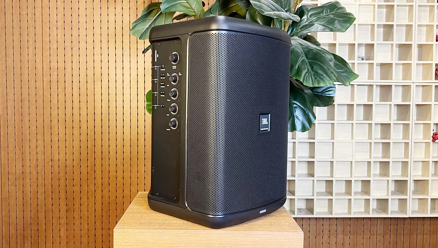 Loa Bluetooth JBL Eon One Compact