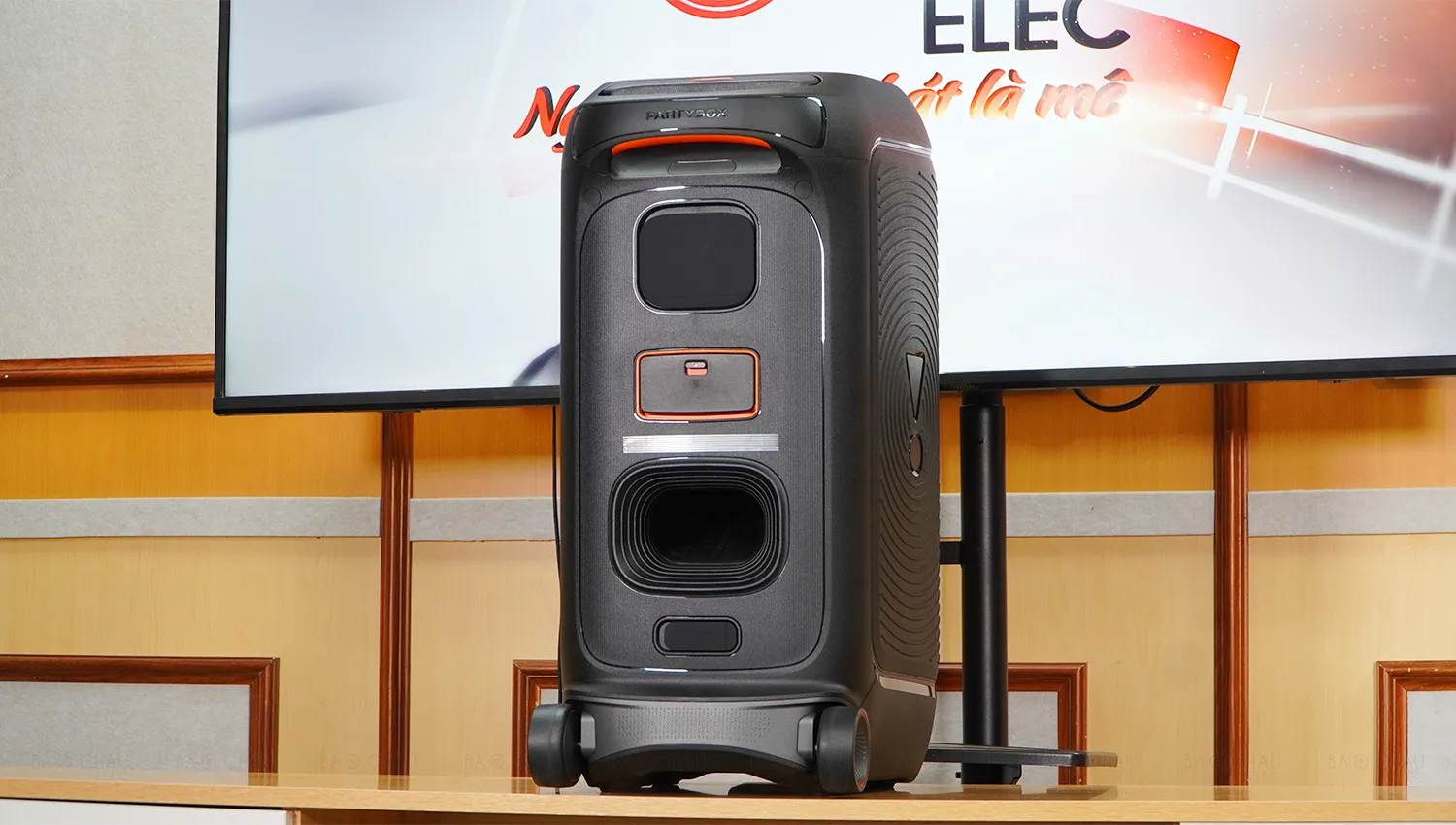 Loa JBL PartyBox Stage 320