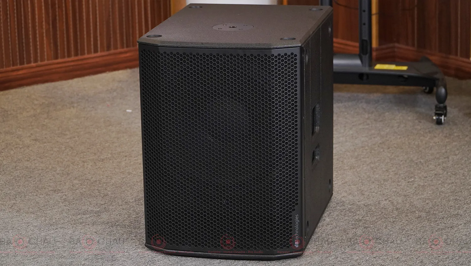 Loa sub điện dBTechnologies Sub 615