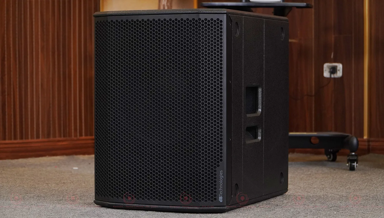 Loa sub điện dBTechnologies Sub 615