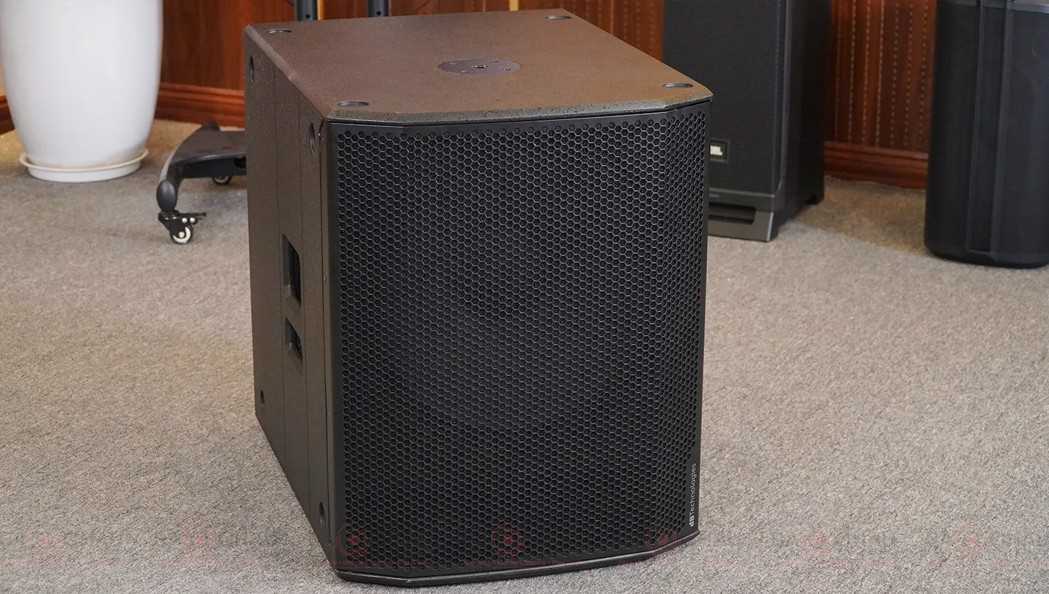 Loa sub điện dBTechnologies Sub 618