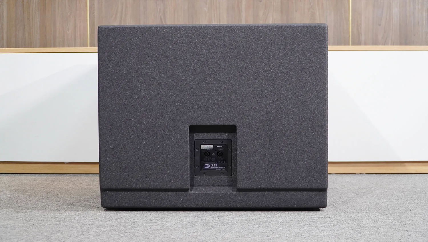 Loa sub hơi RCF S 19