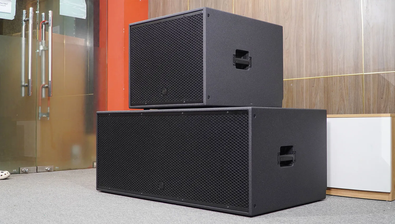 Loa sub hơi RCF S 19