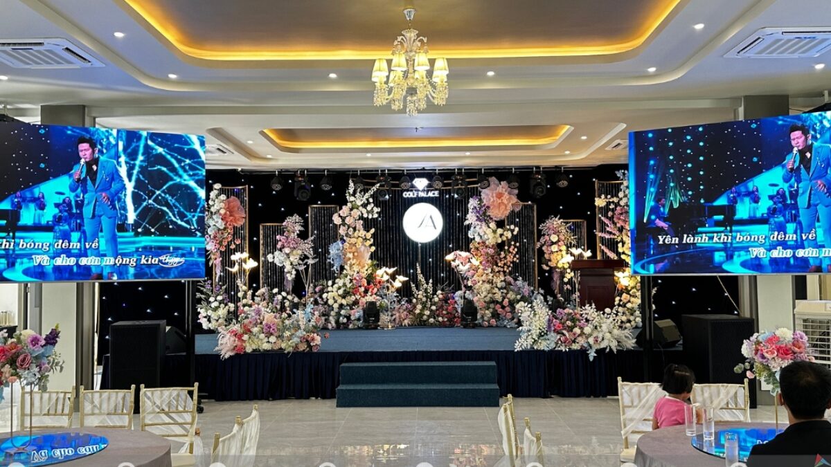 m&agrave;n h&igrave;nh led đ&aacute;m cưới