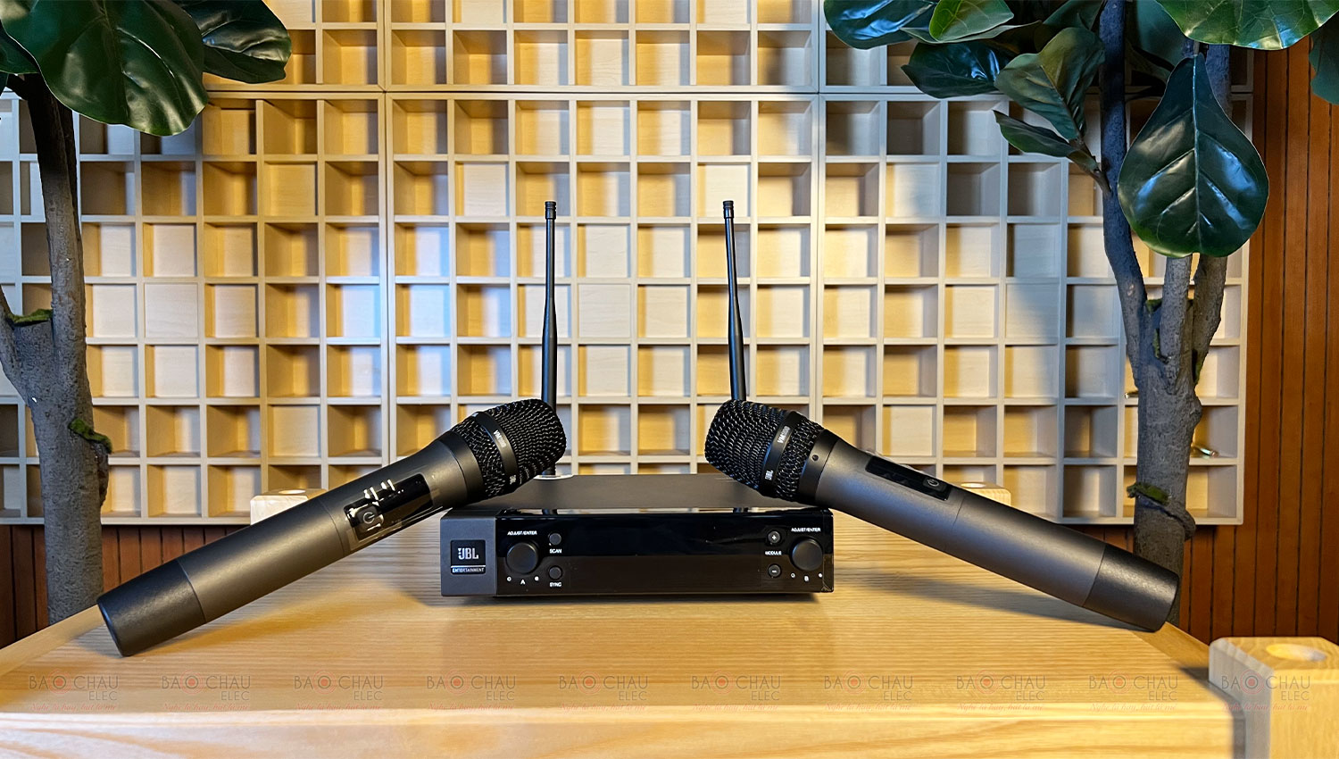 Micro không dây JBL VM200