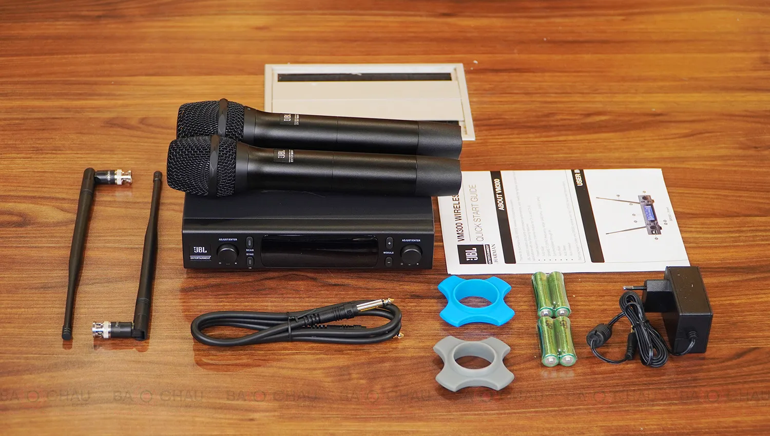Micro kh&ocirc;ng d&acirc;y JBL VM300