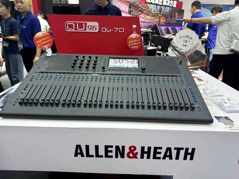 Mixer Allen & Heath Qu-7D