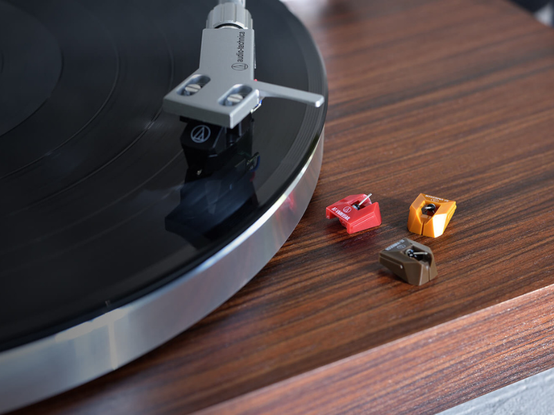 M&acirc;m đĩa than Audio-Technica AT-LPW50BT