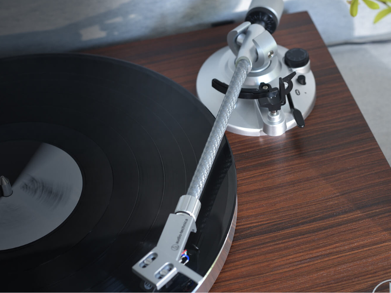 M&acirc;m đĩa than Audio-Technica AT-LPW50BT