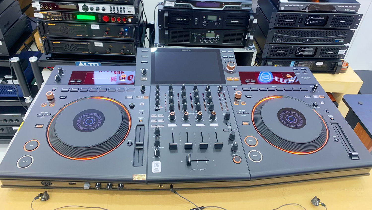 Bàn DJ Pioneer XDJ OPUS-QUAD