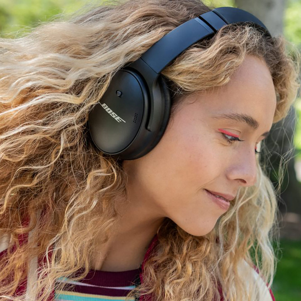 Tai Nghe Bose QuietComfort 45 thực tế màu đen