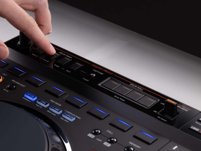 M&aacute;y DJ controller AlphaTheta DDJ-GRV6