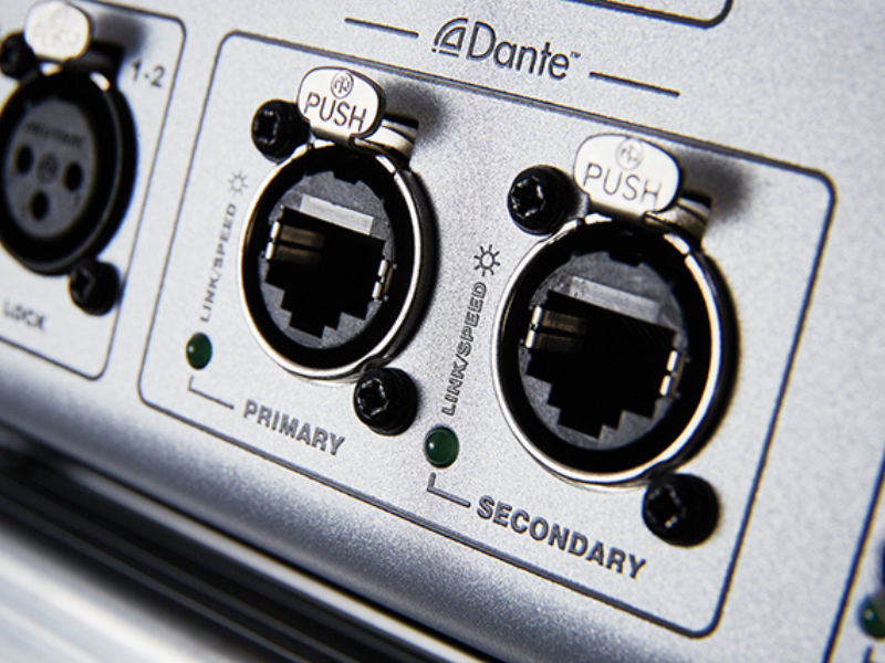 B&agrave;n mixer Soundcraft Vi1000