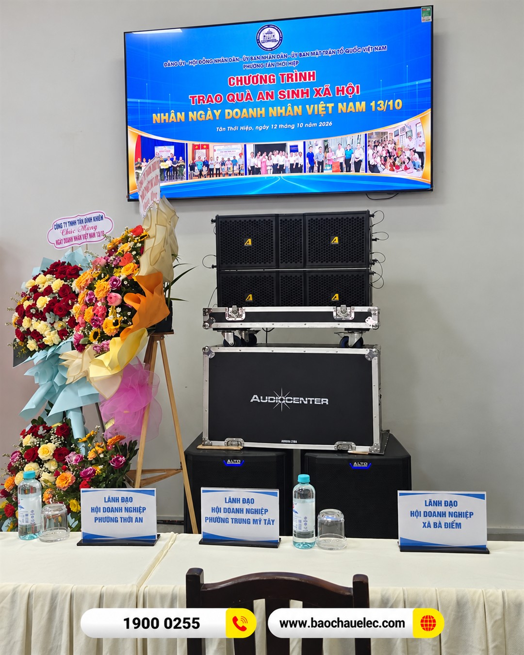 Cụm loa &acirc;m thanh ph&iacute;a b&ecirc;n s&acirc;n khấu