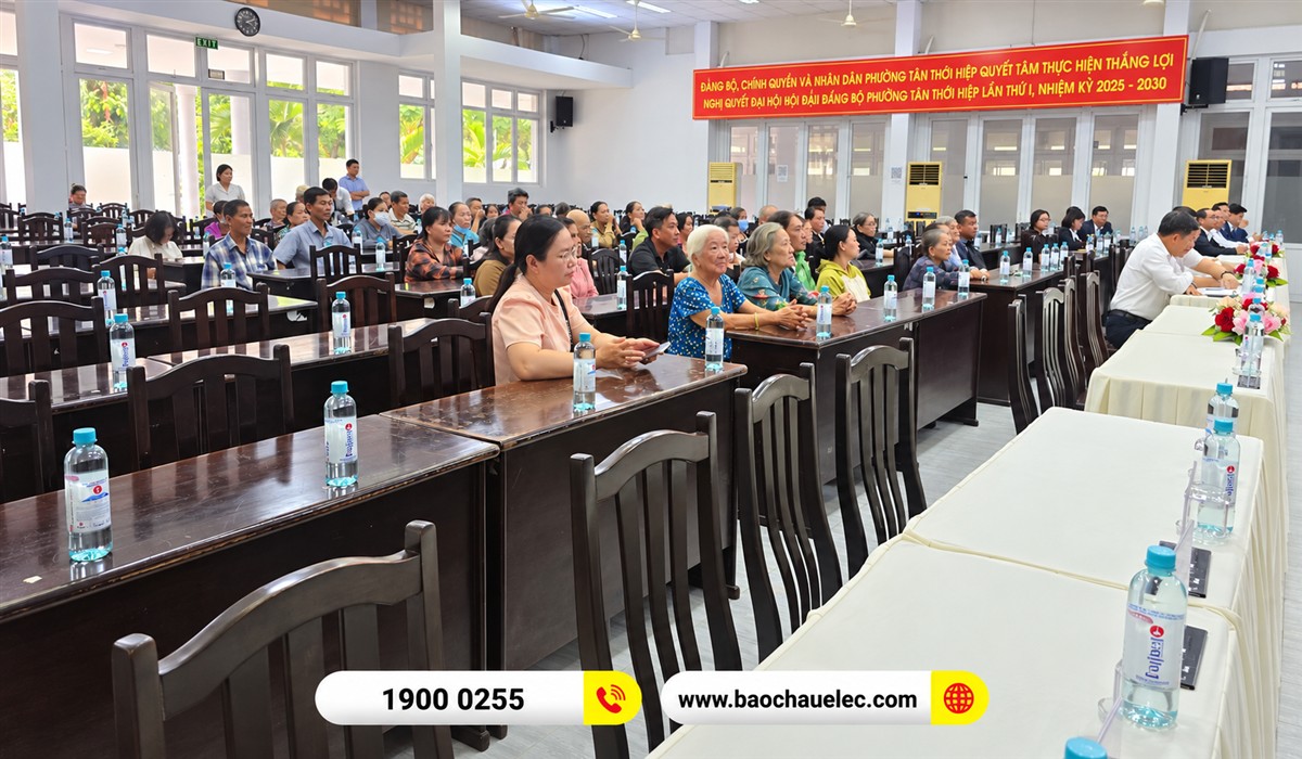 C&aacute;c d&atilde;y b&agrave;n ghế trong hội trường T&acirc;n Thới Hiệp