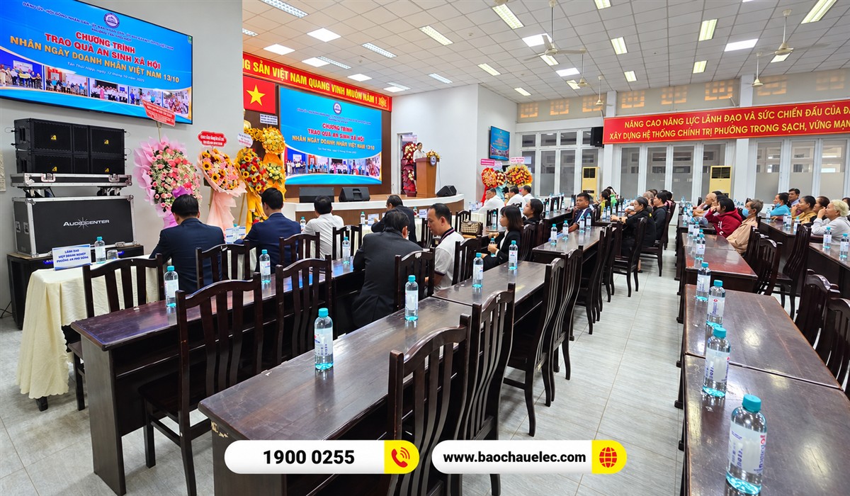G&oacute;c nh&igrave;n b&ecirc;n h&ocirc;ng kh&ocirc;ng gian tổ chức chương tr&igrave;nh