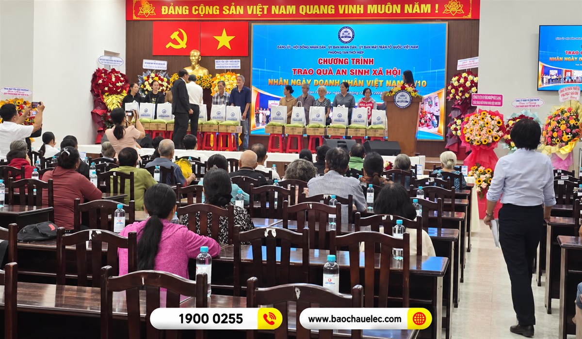 To&agrave;n cảnh s&acirc;n khấu trong chương tr&igrave;nh tại hội trường