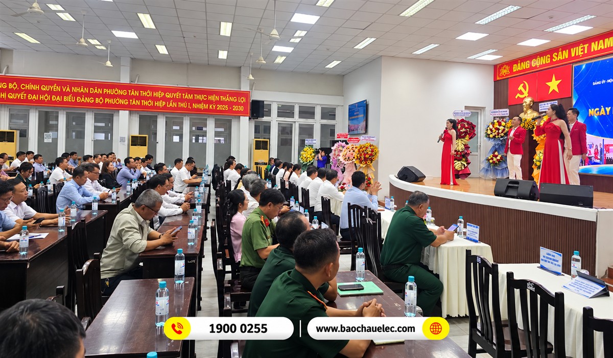 G&oacute;c nh&igrave;n b&ecirc;n tr&aacute;i c&aacute;c d&atilde;y b&agrave;n trong hội trường