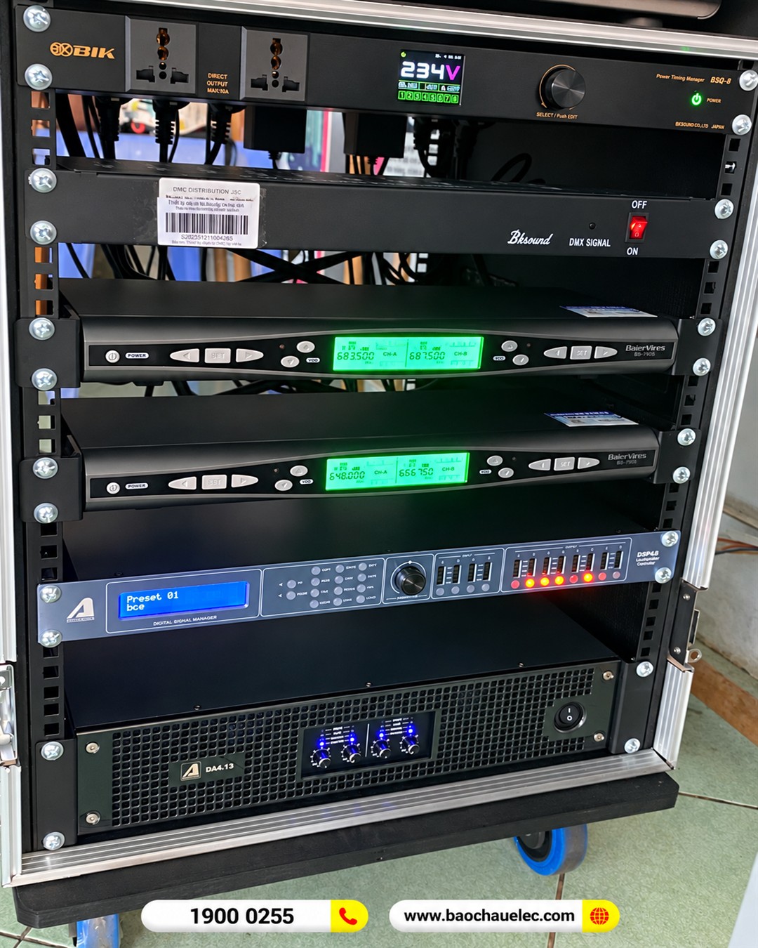 C&aacute;c thiết bị xử l&yacute; v&agrave; khuếch đại lắp trong tủ rack