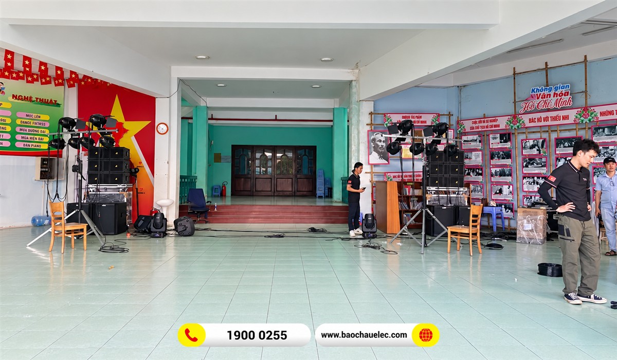 Kh&ocirc;ng gian hội trường trong giai đoạn bố tr&iacute; thiết bị
