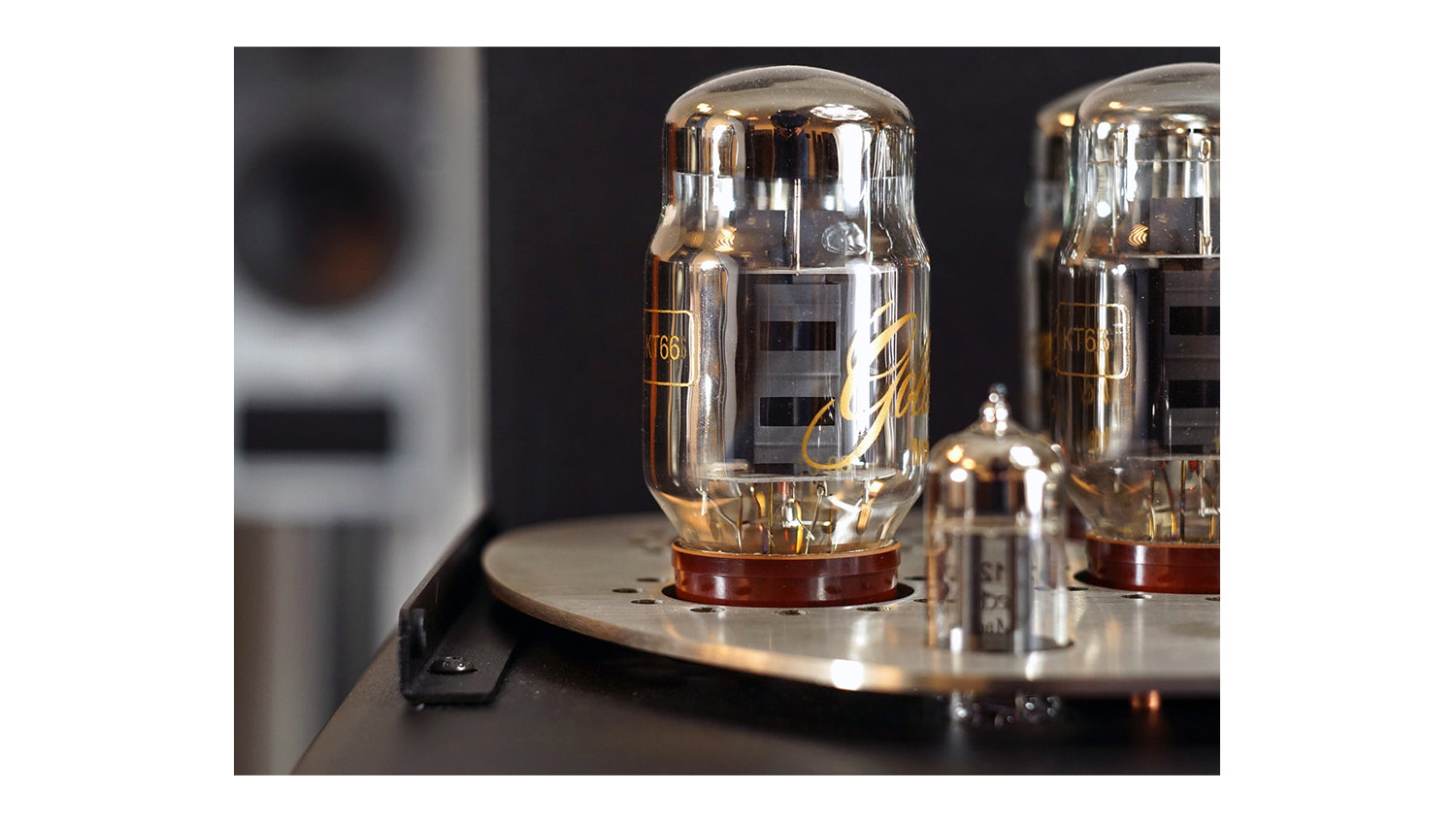 Amply đèn Synthesis A100 Titan