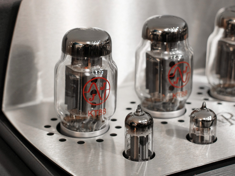 Amply đ&egrave;n Synthesis Roma 510AC Signature