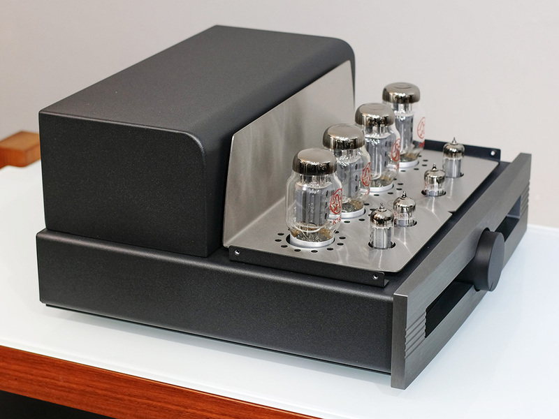 Amply đ&egrave;n Synthesis Roma 510AC Signature