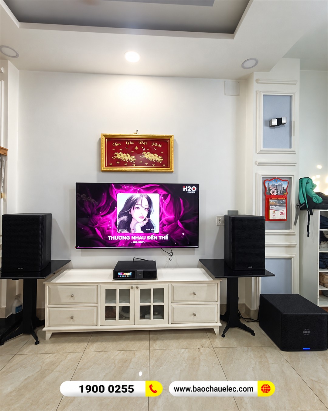 G&oacute;c nh&igrave;n tổng thể d&agrave;n Philips với loa sub đặt b&ecirc;n phải