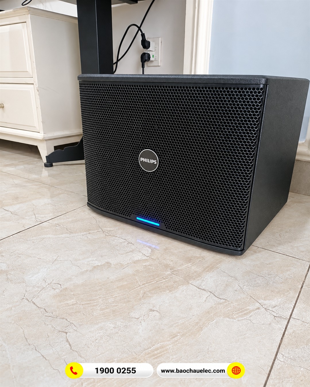 Loa sub điện Philips CSS2110/70 tr&ecirc;n s&agrave;n b&ecirc;n phải d&agrave;n