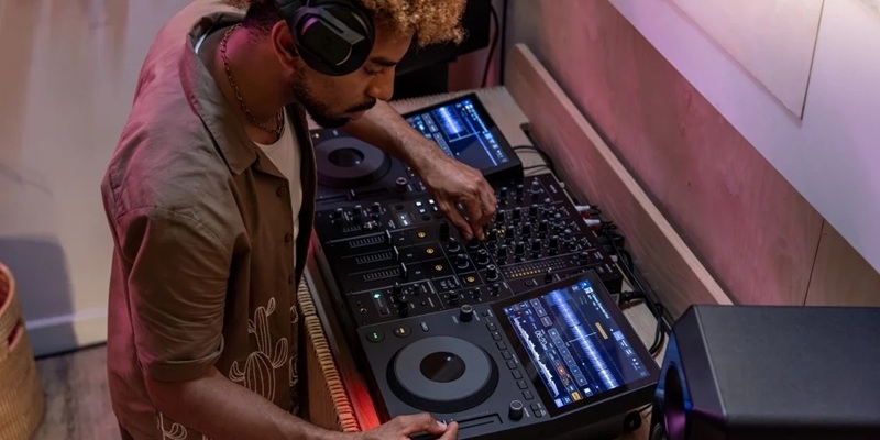 B&agrave;n DJ AlphaTheta CDJ-1500X 