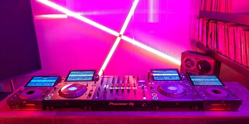 B&agrave;n DJ AlphaTheta CDJ-1500X 