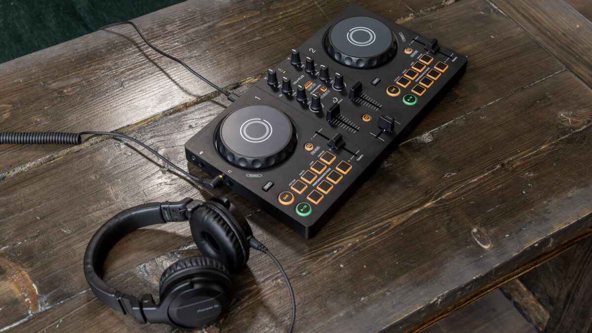B&agrave;n DJ AlphaTheta DDJ-FLX2 