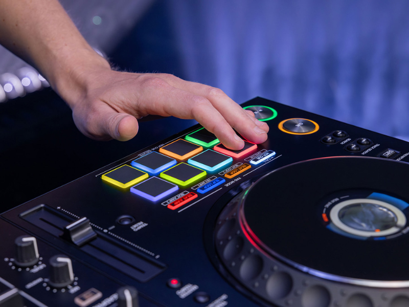 B&agrave;n DJ AlphaTheta XDJ-AZ