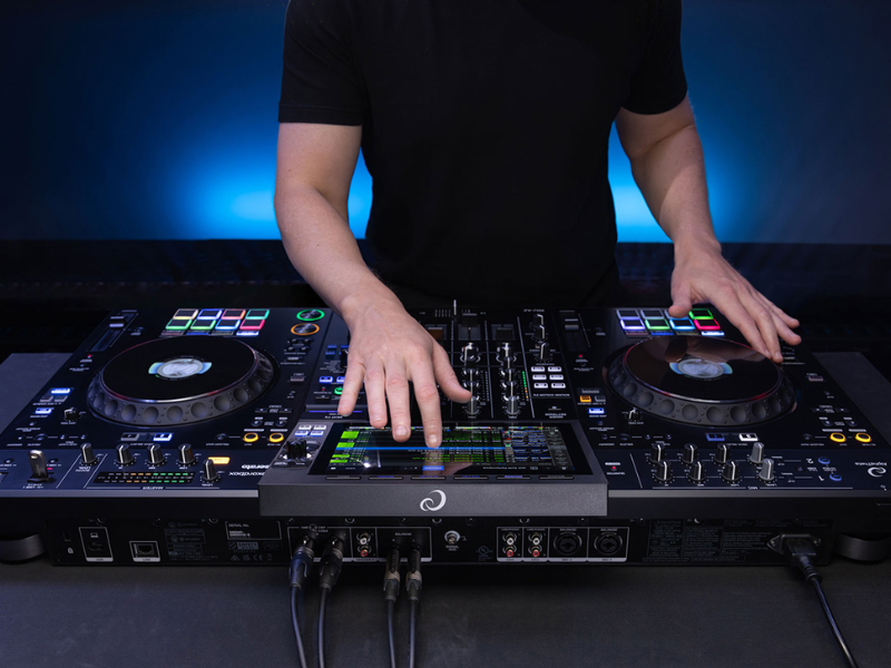B&agrave;n DJ AlphaTheta XDJ-AZ
