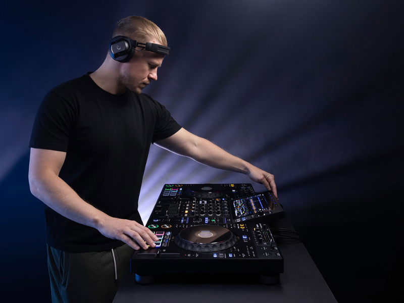 B&agrave;n DJ AlphaTheta XDJ-AZ